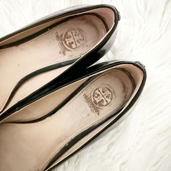 TORY BURCH | Black Patent Leather Gigi Block Heel Pumps Shoes Gold Logo | 8.5 - Picture 5 of 7